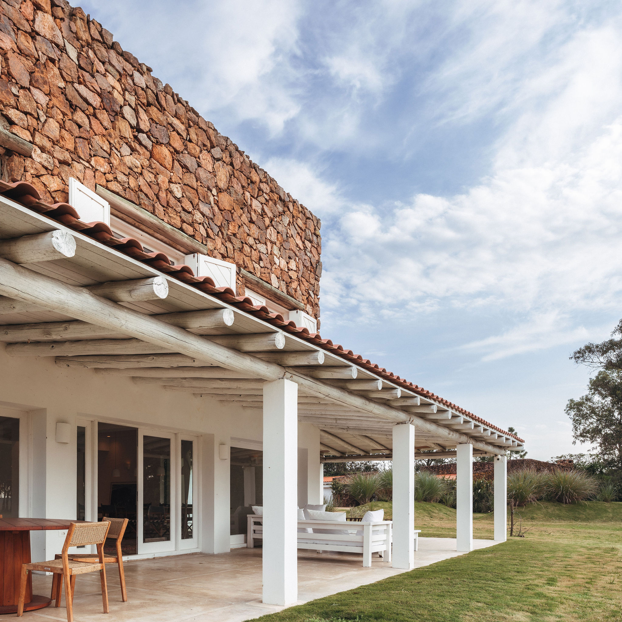 Casa moderna con piscina en Punta del Este, Uruguay — servicio de cuidado de hogares Housit